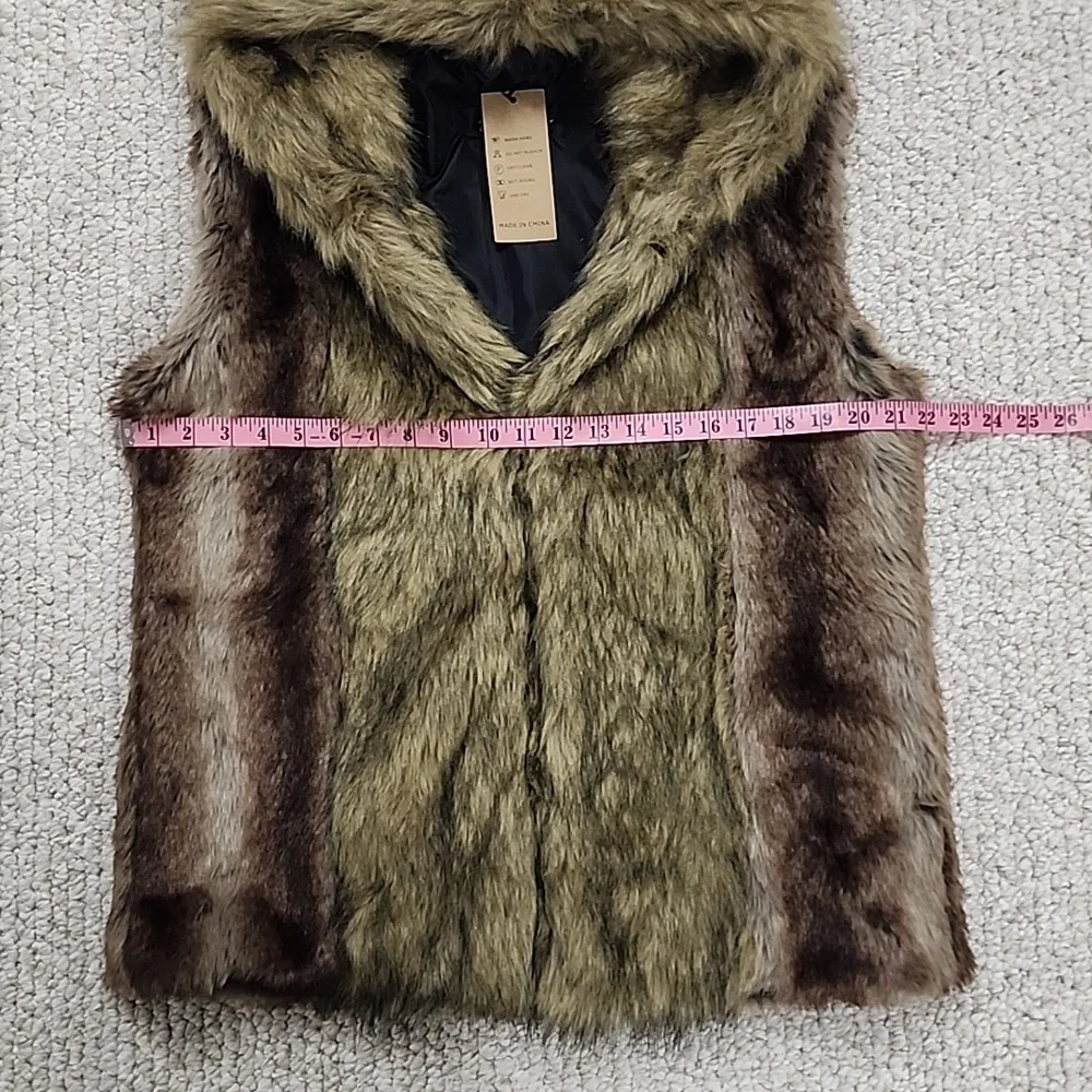 Faux Fur Hooded Vest - Picture 10 of 16